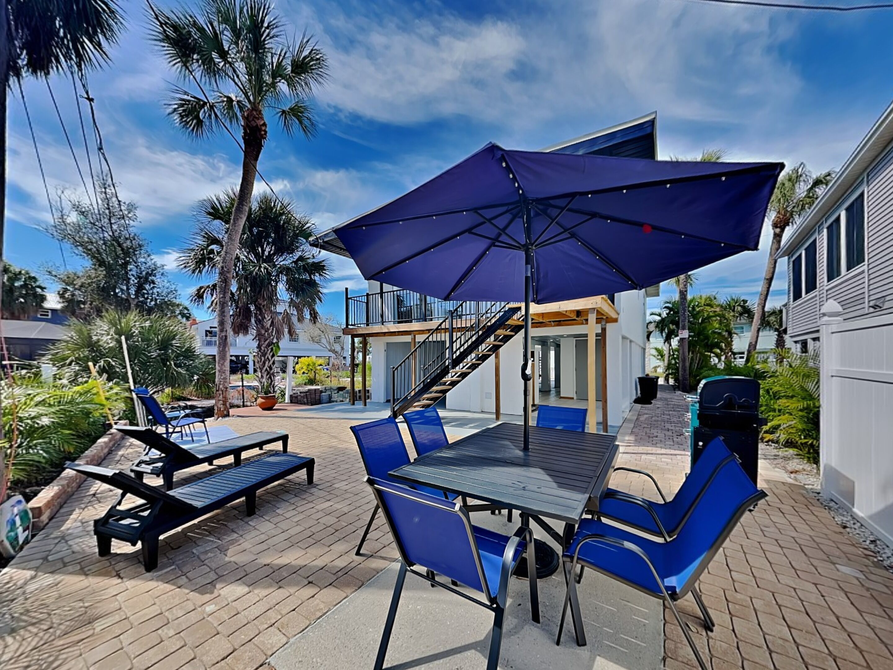 Luna Sea | Pet Friendly + Easy Walk to Beach!