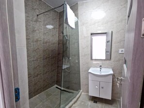 شقة سوبيريور | حمام | تجهيزات دش، مستلزمات مجانية للعناية الشخصية، مجففات شعر