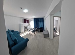 Superior-Apartment | Eigene Kochnische | Großer Kühlschrank, Wasserkocher mit Kaffee-/Teezubehör, Wasserkocher
