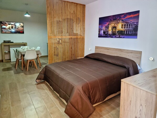 1 bedroom, in-room safe, iron/ironing board, free WiFi