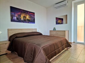 1 slaapkamer, een kluis op de kamer, een strijkplank/strijkijzer