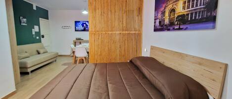 1 bedroom, in-room safe, iron/ironing board, free WiFi