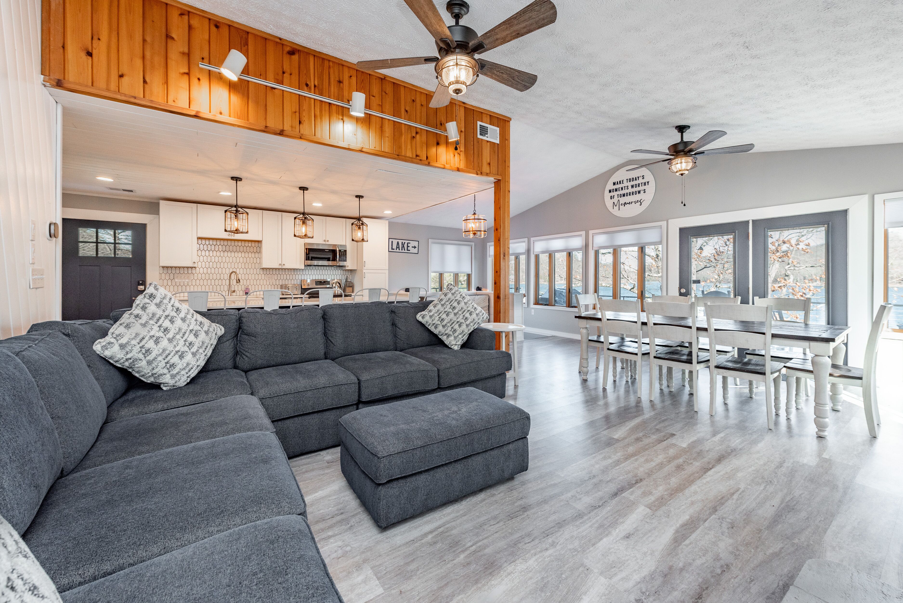 New! Moments & Memories: Lakefront, Dock, Hot Tub, Fire Pit!