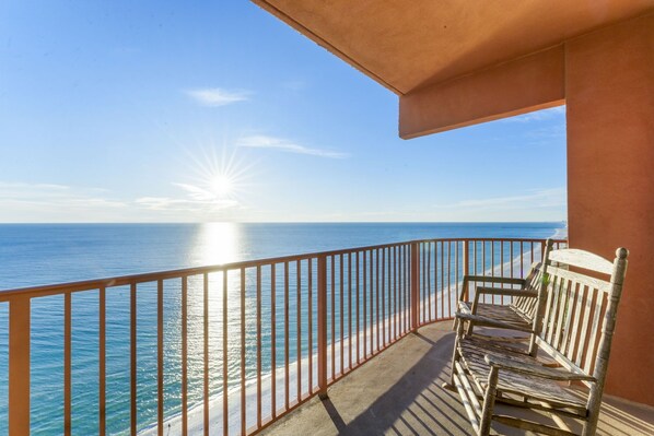 Property grounds - Penthouse Condo with Amazing Views of Sunrises and Sunsets (Panama City Beach)