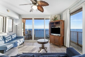 TV - Penthouse Condo with Amazing Views of Sunrises and Sunsets (Panama City Beach)