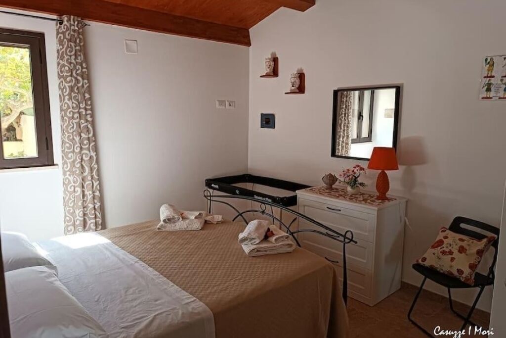 2 soveværelser, pengeskab på værelset, strygejern/strygebræt