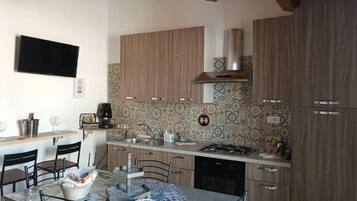 Kühlschrank, Ofen, Herdplatte, Hochstuhl