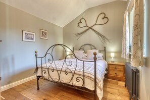 2 bedrooms, iron/ironing board, travel crib, free WiFi