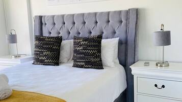 3 habitaciones, tabla de planchar con plancha, wifi y ropa de cama