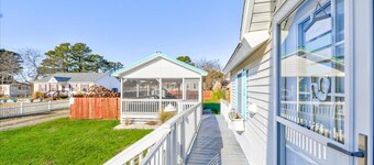 Adorable Dog-Friendly Cottage in the heart of Chincoteague!