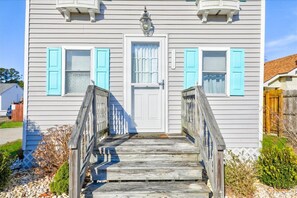 Exterior detail - Ava's Beach Cottage by Seaside Vacations & Sales (Chincoteague Island)