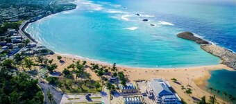Spacious House with Lagoon View 5 minutes from Beach