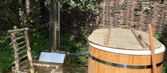 Orchard Hut - Surrey Hills