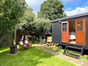 Terrace/patio - Orchard Hut - Surrey Hills (Guildford)