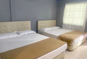 Desk, laptop workspace, free WiFi, bed sheets - Hotel O Homestay D Lalang Inn (Langkawi)