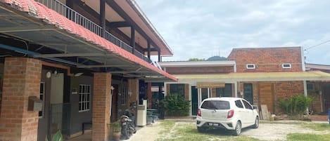 施設の正面
