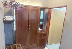 1 bedroom, desk, laptop workspace, free WiFi