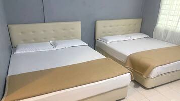 1 bedroom, desk, laptop workspace, free WiFi