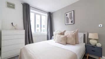 Apartment | Hypo-allergenic bedding, individually furnished, iron/ironing board