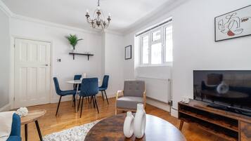 Apartment | Living area | 37-inch TV with cable channels, Netflix, streaming services