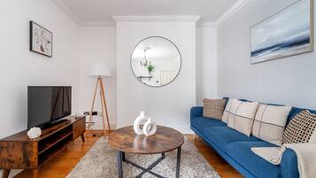 Apartment | Living area | 37-inch TV with cable channels, Netflix, streaming services