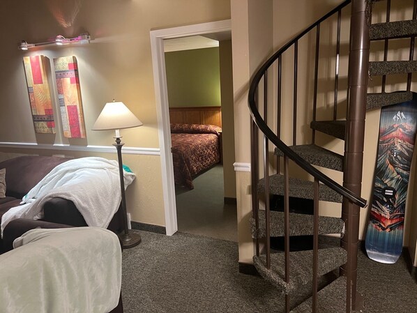 3 bedrooms, iron/ironing board, WiFi, bed sheets - Powder Mountain Ski-in Ski-out 3 Bed / 3 Bath at Powder Ridge Village, Sleeps 8. (Eden)