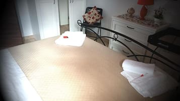 2 habitaciones, cuna de viaje, wifi gratis y ropa de cama