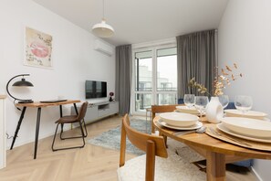 Living room - Modern Apartment With Balcony by Renters (Warsaw)