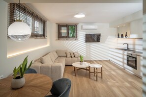 Luxury One Bedroom House | Eigene Küche | Großer Kühlschrank, Ofen, Herdplatte, Espressomaschine