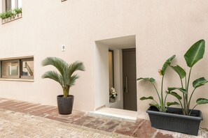 Front of property - Arvacay Luxury home (Hersonissos)