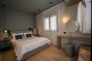 3 chambres, coffre-fort, fer et planche à repasser