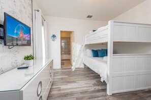 5 habitaciones, tabla de planchar con plancha, wifi y ropa de cama 