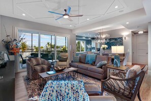 Smart TV, stereo, offices - All Decked Out- Rates lowered for summer (Bonita Springs)