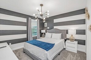 8 slaapkamers, een strijkplank/strijkijzer, wifi, beddengoed