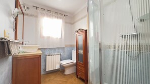 مجففات شعر، مناشف، ورق حمّام