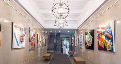 Modern Loft, Historic Streets- 2 bed/2 bath