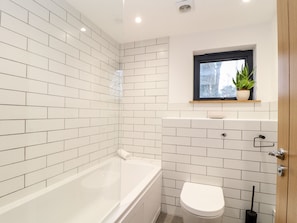 Shower - Wildwood (Newquay)