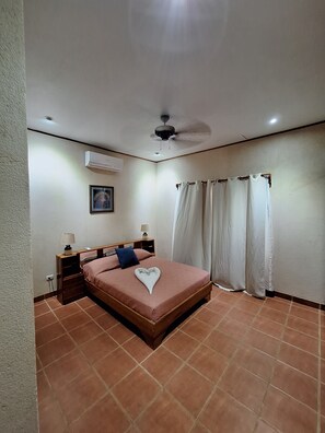 4 bedrooms, WiFi, bed sheets - Casa Poza Azul - Jungle Gem..!! (Puntarenas Province)