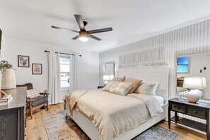 5 habitaciones, tabla de planchar con plancha y cuna de viaje 