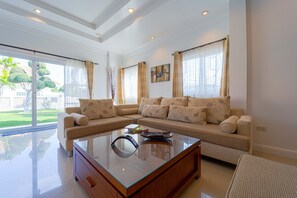 Living area - Luxurious 5-Bed Private Pool Villa - PV5 (Hua Hin)