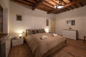 2 室のベッドルーム、アイロン / アイロン台、WiFi、ベッドシーツ