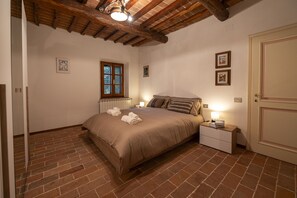 2 室のベッドルーム、アイロン / アイロン台、WiFi、ベッドシーツ