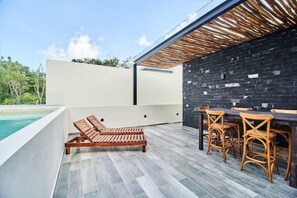 Outdoor dining - Sleek Villa with Terraces and Private Pools (La Veleta, Tulum)
