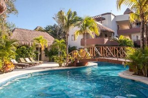 Pool - Chic Penthouse - Private Rooftop with Jacuzzi (Aldea Zama, Tulum)