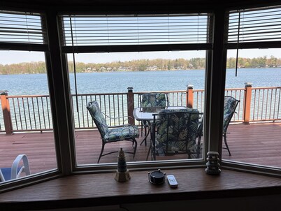 Derby Dreams lake house - private lake frontage!
