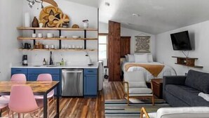 Room - Beautiful Oasis | Sauna | Mohican Getaway (Perrysville)