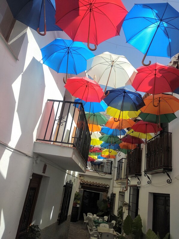 Outdoor dining - Casa Canillas - amazing views, hiker's paradise, village center, sleeps 4-6! (Canillas de Aceituno)