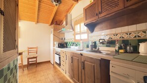 Private kitchen - Casa Canillas - amazing views, hiker's paradise, village center, sleeps 4-6! (Canillas de Aceituno)