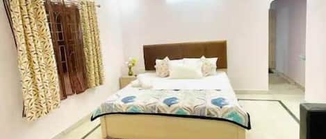 2 habitaciones, escritorio, tabla de planchar con plancha y wifi gratis