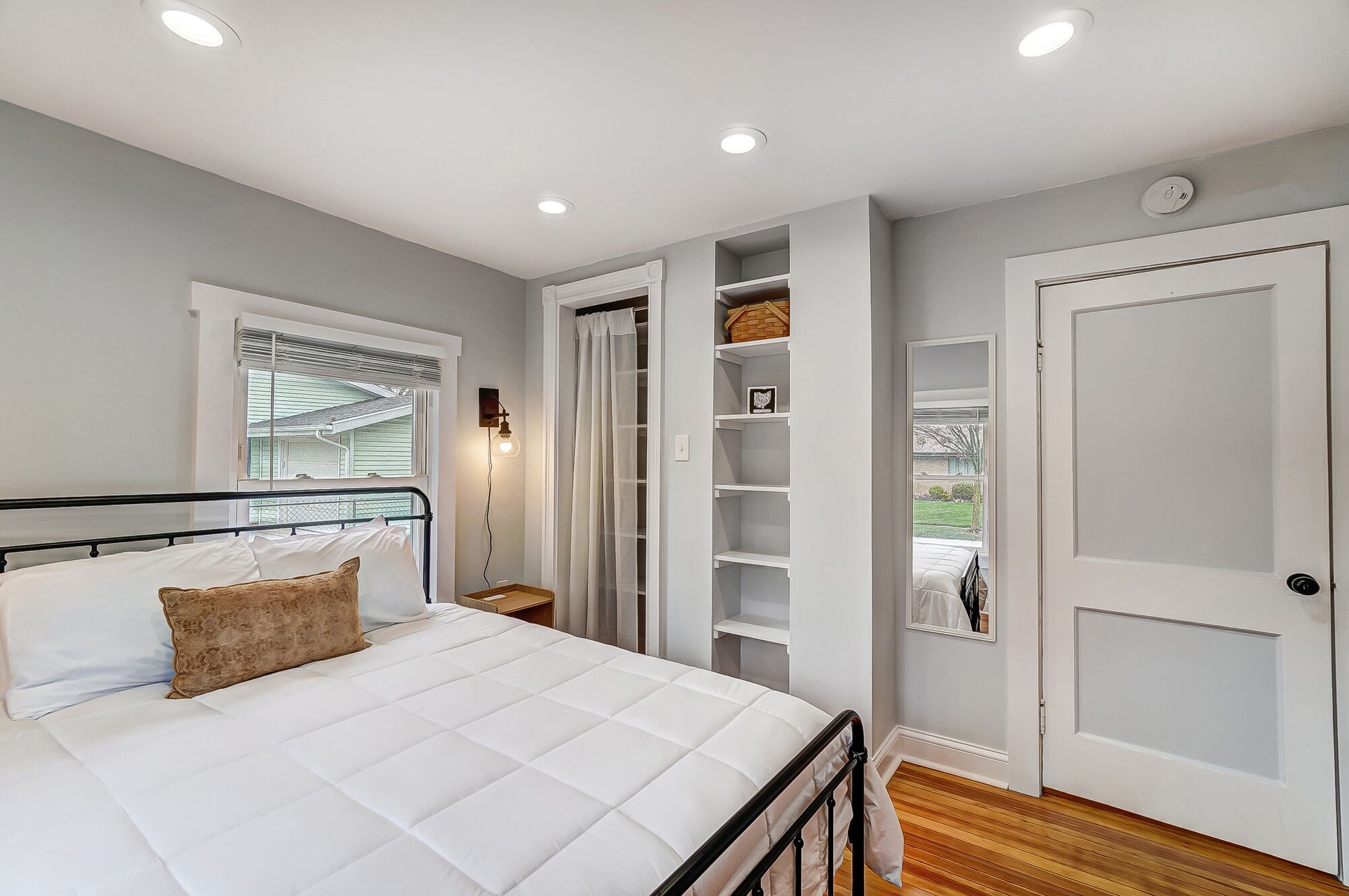 3 bedrooms, desk, iron/ironing board, WiFi